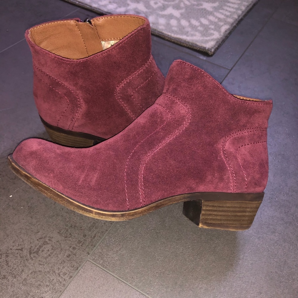 Lucky Brand- Suede Maroon booties